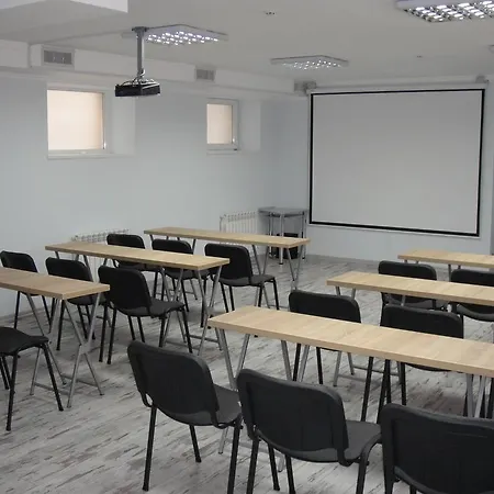 12 Months Mini ホテル 3*