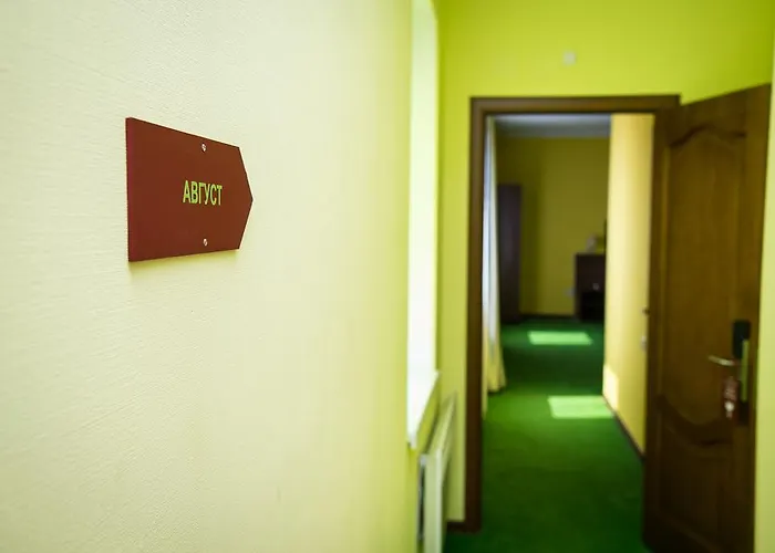 Szálloda 12 Months Mini